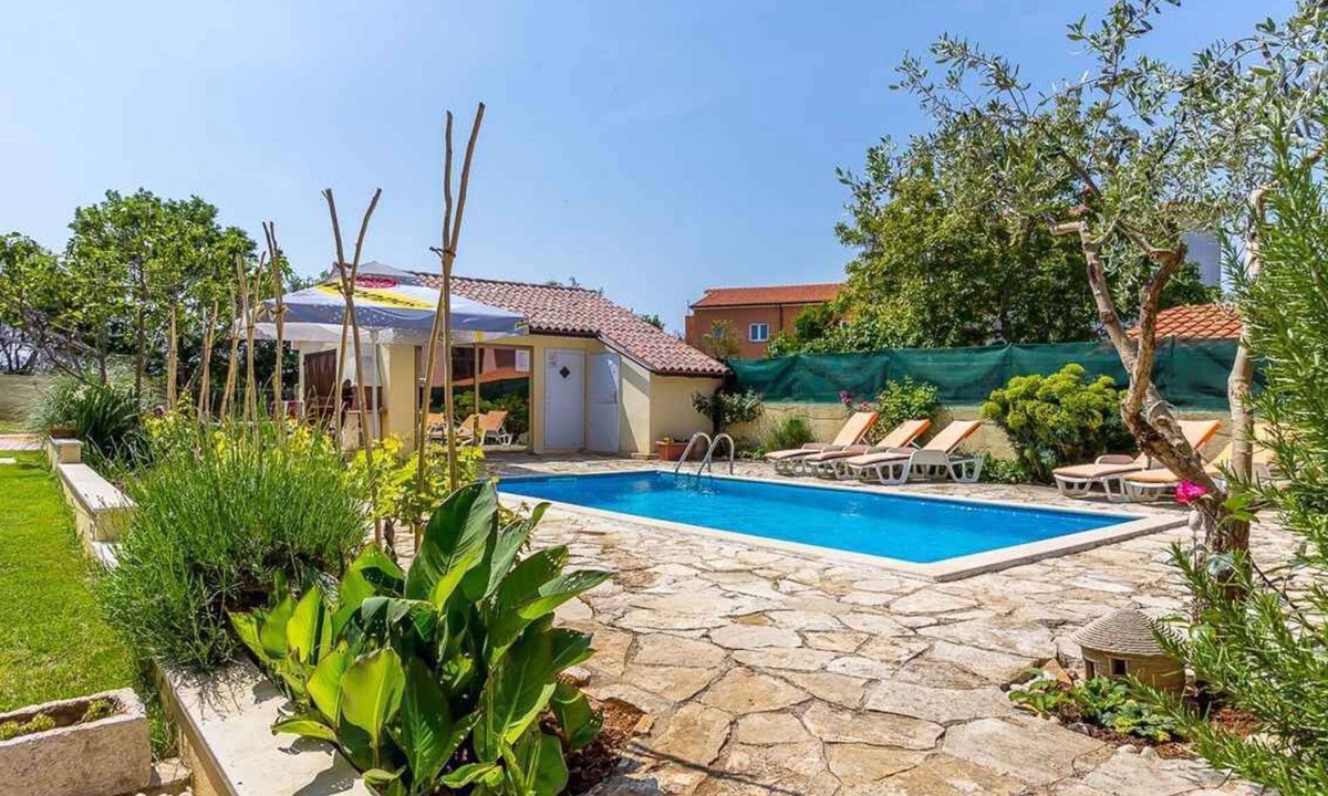 Valdebek Apartment | Holiday apartment with private pool and terrace
