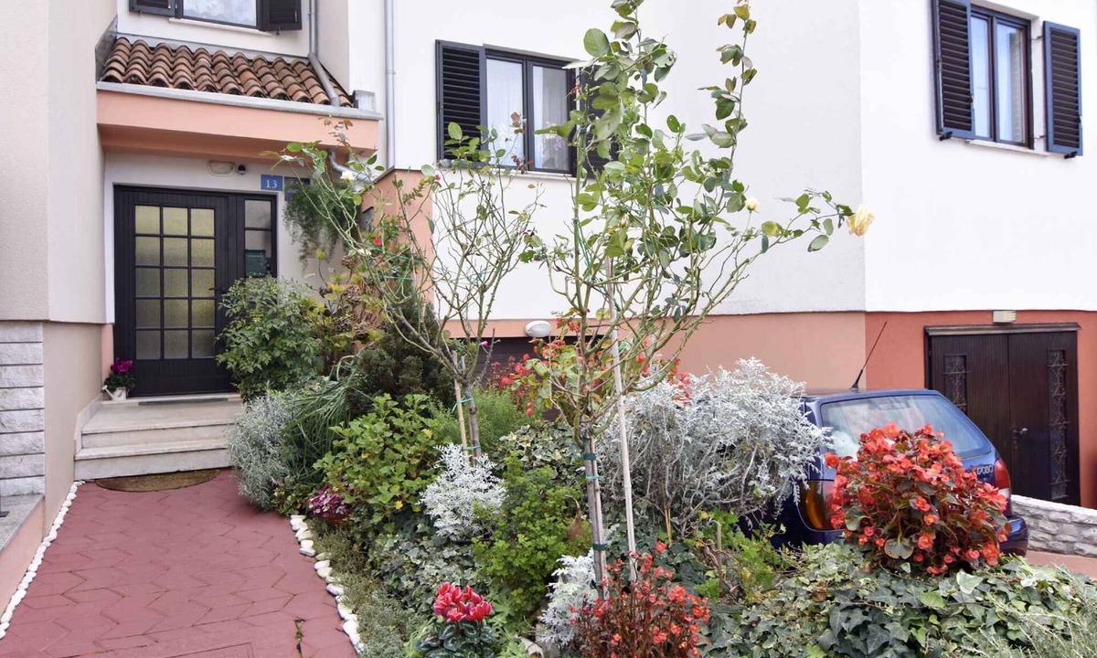Murine Apartment | Holiday apartment with two bedrooms and a balcony near the center and the sea