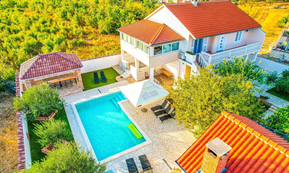Novigrad House | Holiday Home Dinko with pool