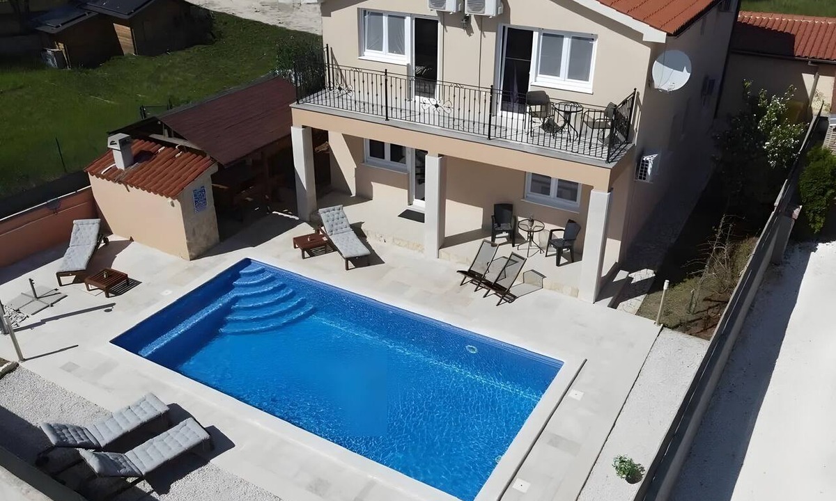 Marcana House | Holiday Home 'Dorina' with Private Pool, Wi-Fi, and Air Conditioning