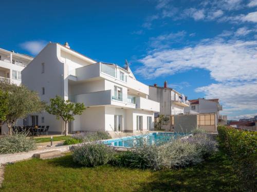 Podstrana House | Holiday Home Ferienvilla Elena mit eigenem Pool by Interhome