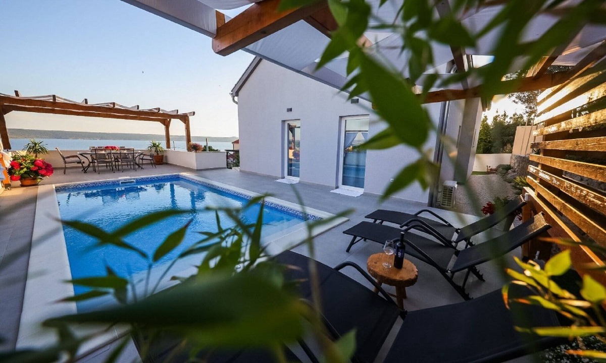 Maslenica House | Holiday Home in Maslenica with Sea View