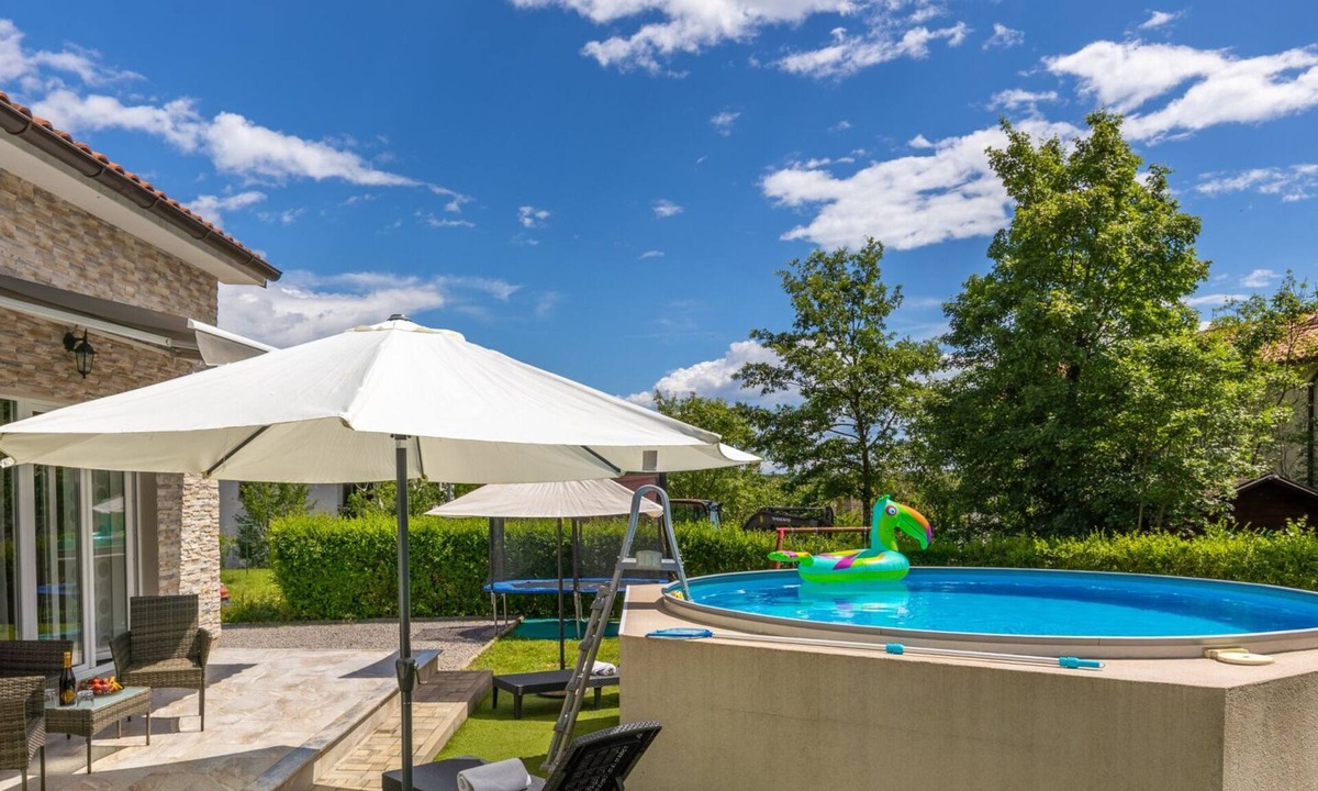 Viskovo Villa | Holiday home Luna pool Kastav by Villas Guide