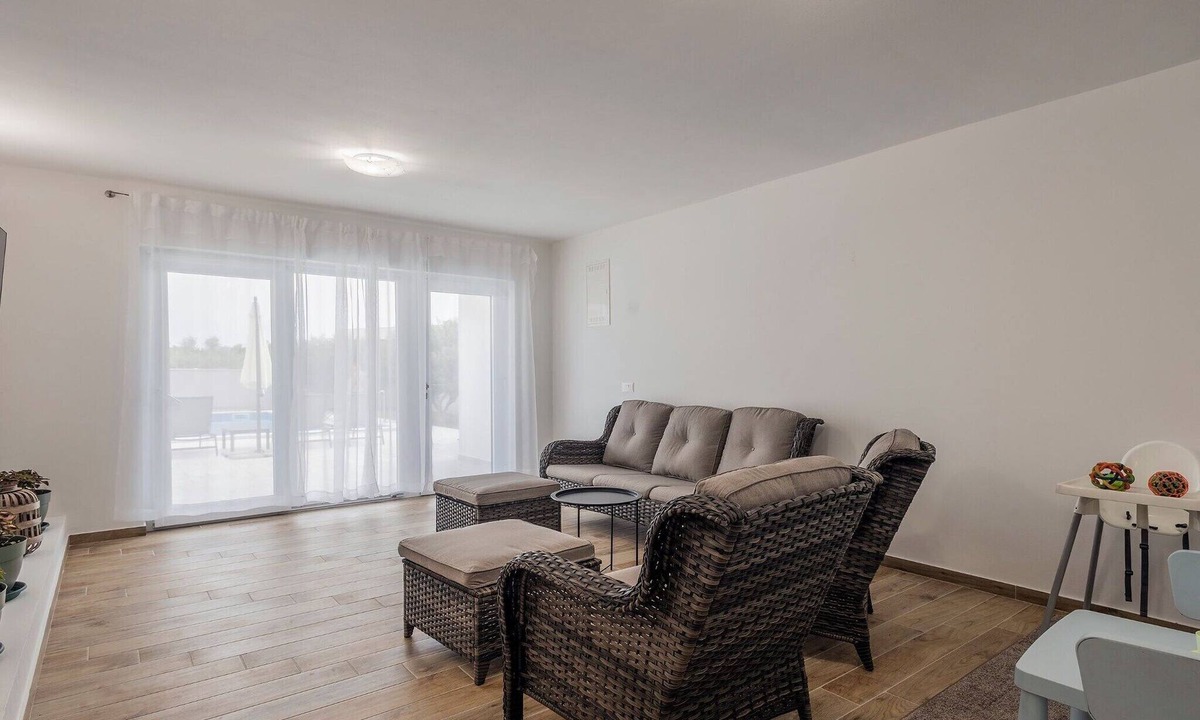 Vrsi House | Holiday Home Milutin 1 - Four Bedroom Holiday Home with Private Pool