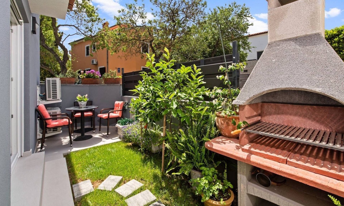 Premantura Ski Chalet | Holiday Home Sea - Beautiful Garden, Sea View