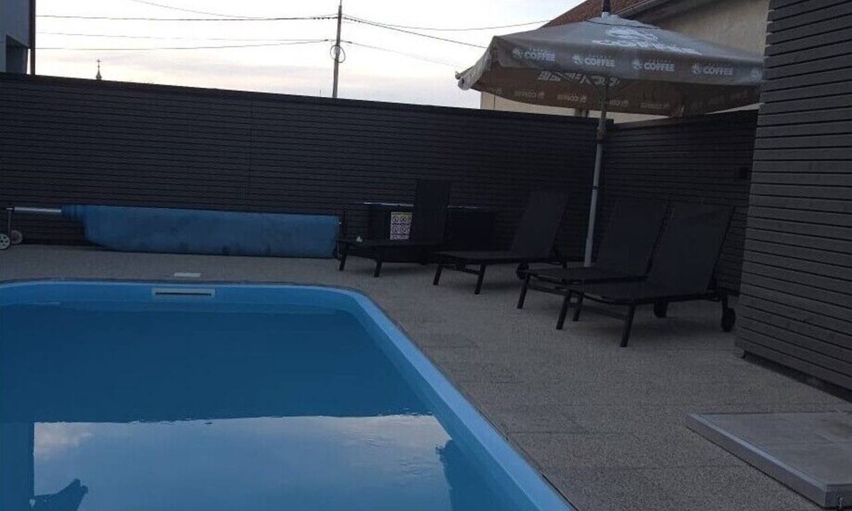 Karanac House | Holiday Home Thesaurum - Four Bedroom Holiday Home with Swimming Pool