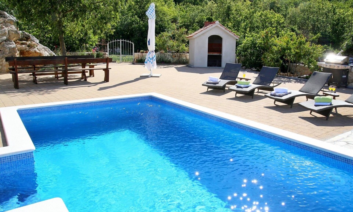 Sestanovac House | Holiday home Vicko, (15622), Žeževica, hr