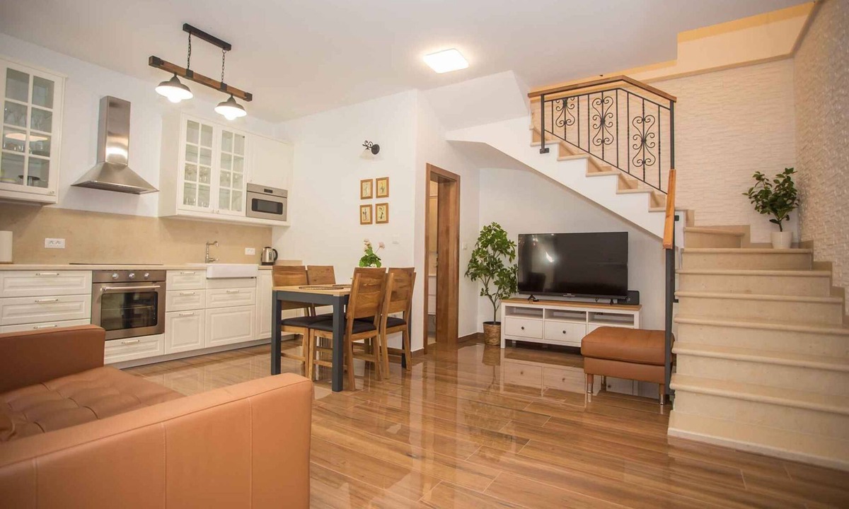 City Center House | Holiday home with air conditioning and terrace in the city centre