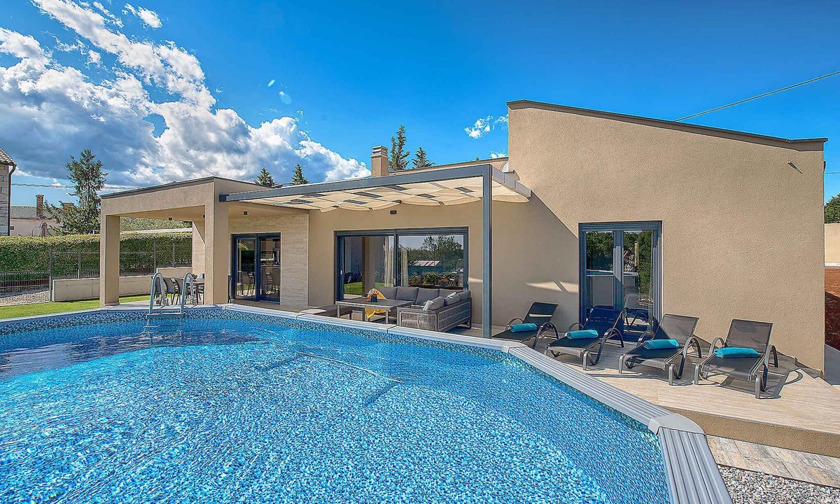 Rebici House | Holiday home with pool and beautiful garden