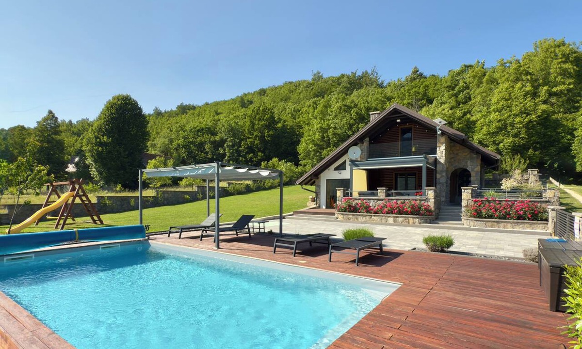 Gospic House | Holiday home with pool, sauna and jacuzzi overlooking Velebit