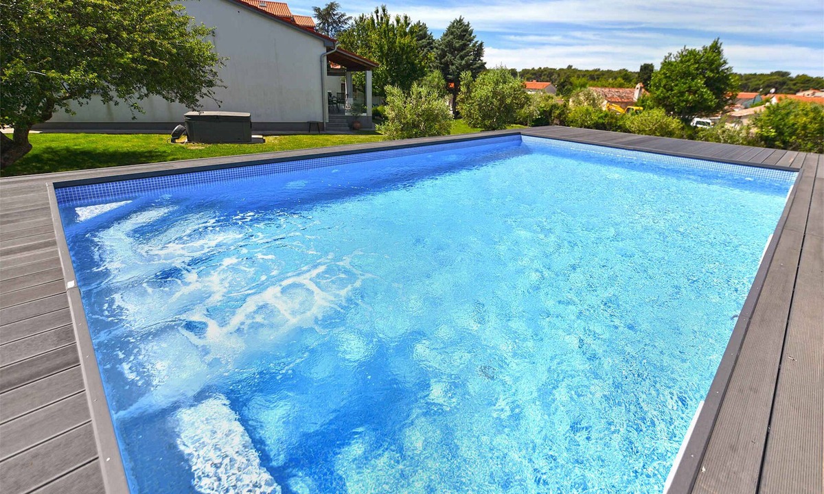 Valdebek Apartment | Holiday home with swimming pool on a large estate