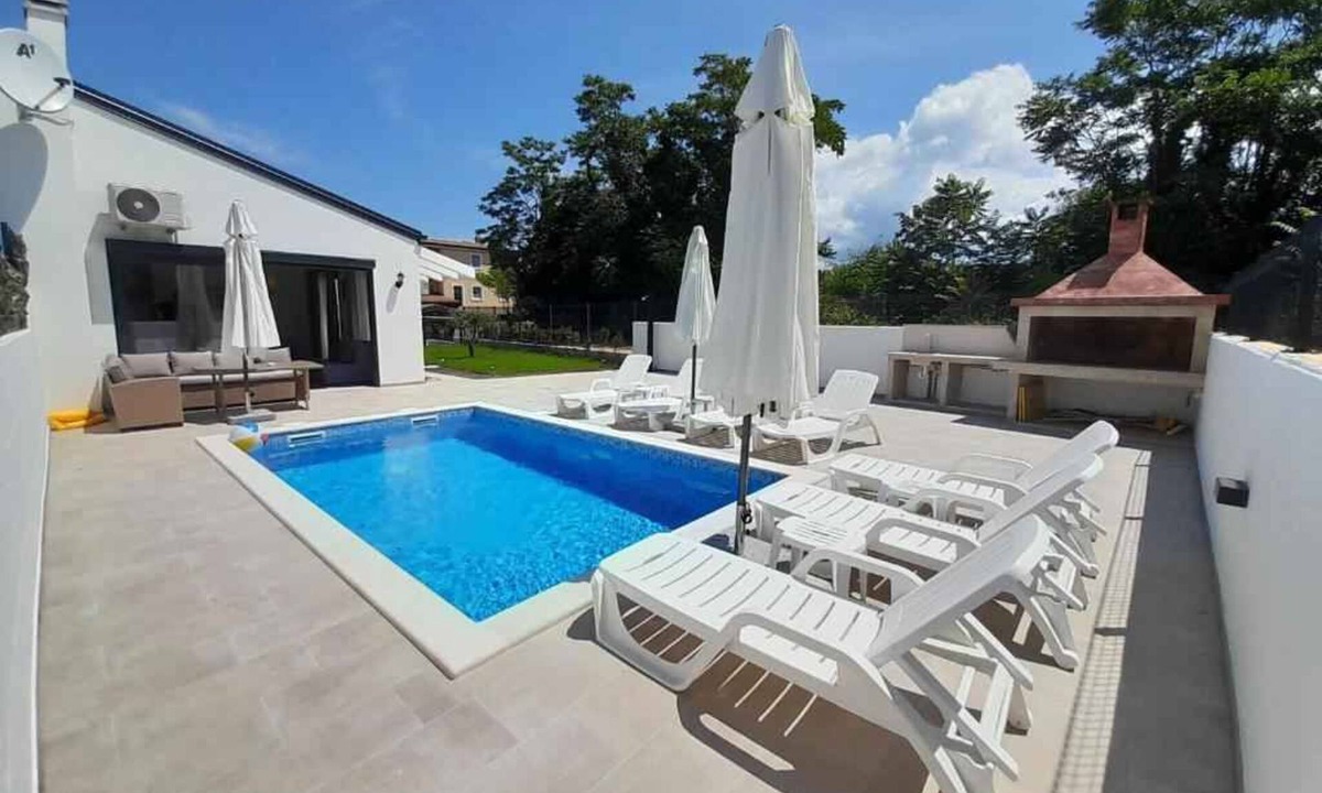 Murine House | Holiday home with swimming pool, garden, barbecue, internet and parking