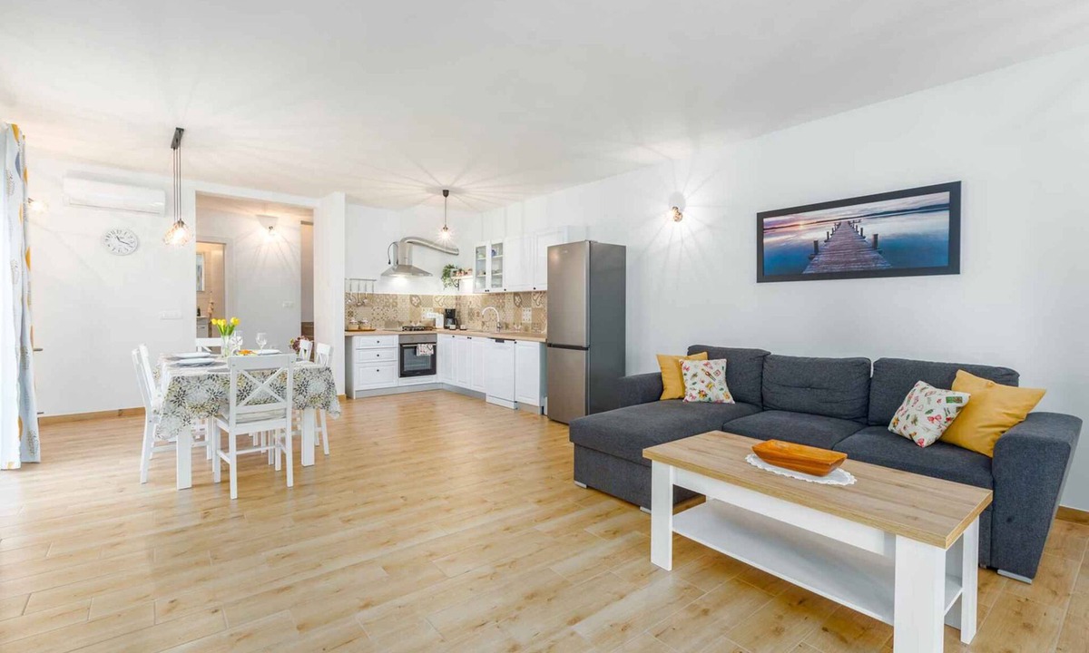 Vrsar House | Holiday home with Wi-Fi and pool