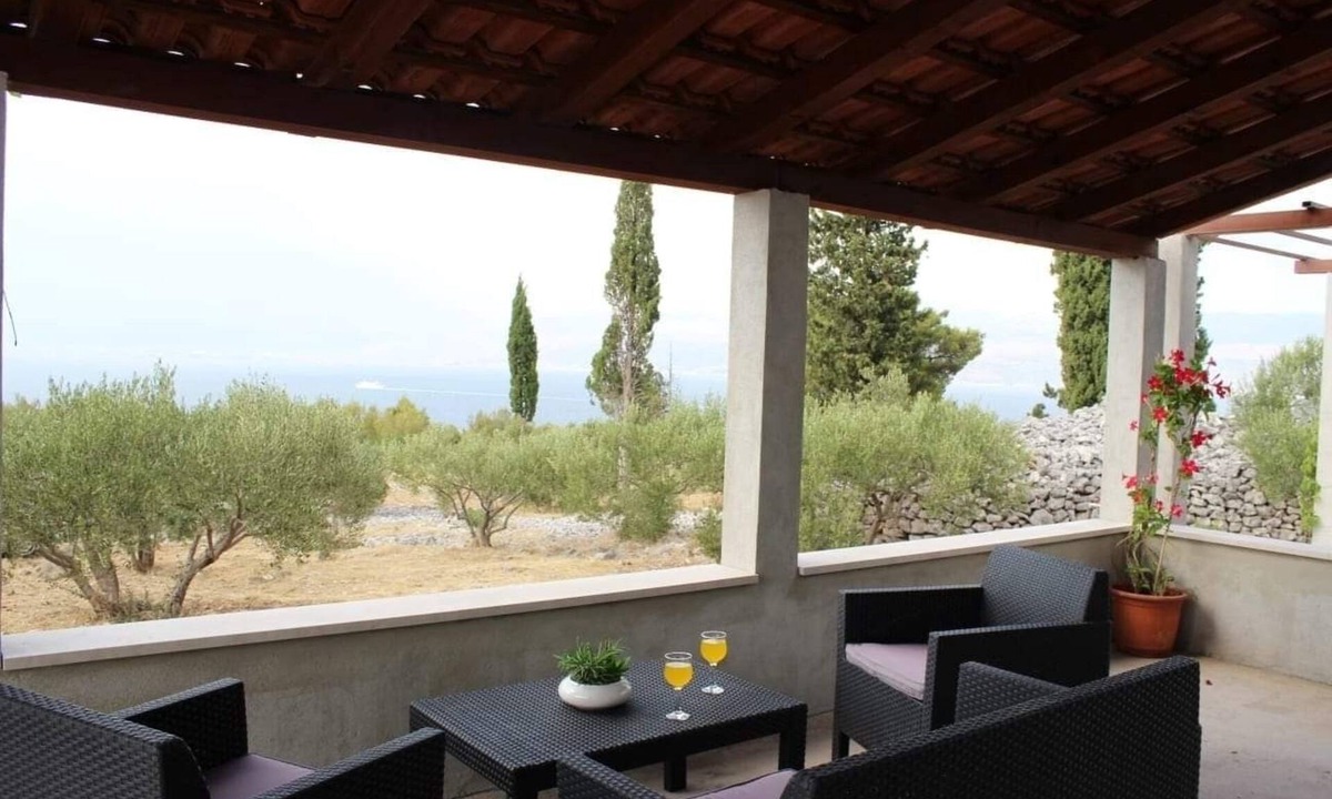Supetar House | Holiday house with a parking space Supetar, Brač (K-25125)