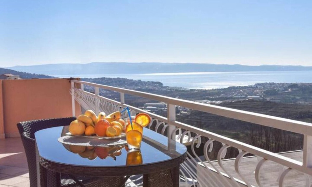 Mravince House | Holiday house with private pool for 12 persons approx. 280 qm in Split-Kucine, Dalmatia (Mosor)