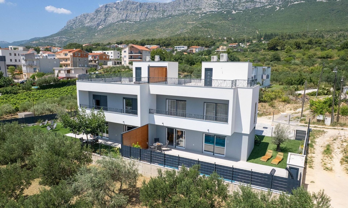 Kastel Sucurac Villa | Holiday Oasis with hydromassage pool