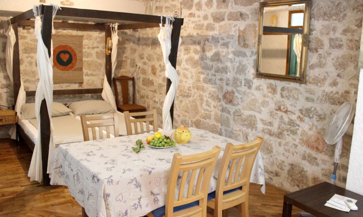 Betina Apartment | Homerez - Studio apartment Near the beach