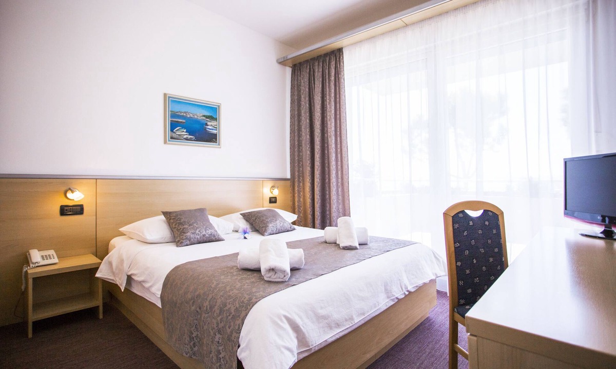Znjan Hotel | Hotel More
