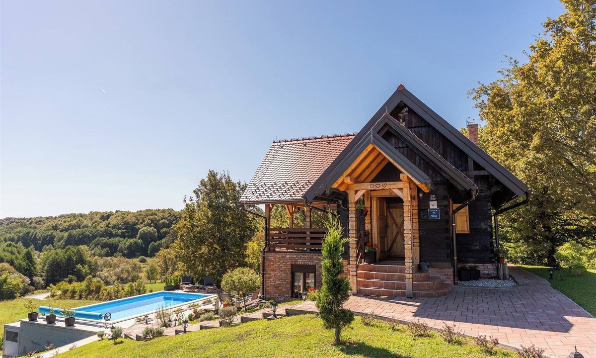 Pisarovina House | House in Vukomerički Hills with outdoor jacuzzi, pool, and space for gatherings