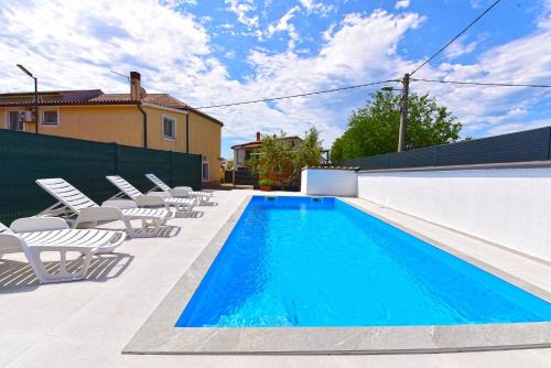 Skatari House | House Kristina 1203