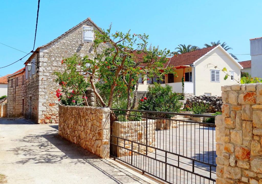 Vrboska House | House Lara