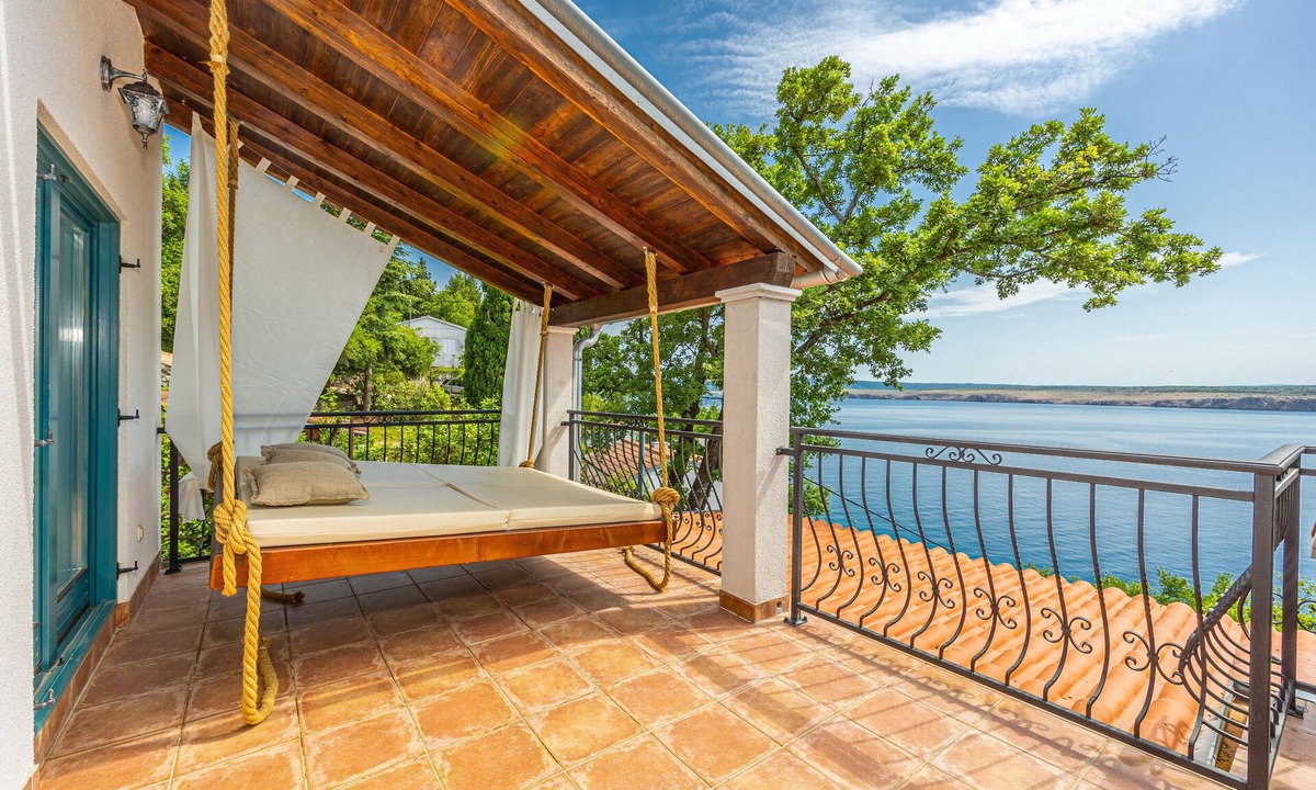 Jadranovo Villa | house with jacuzzi on the beach