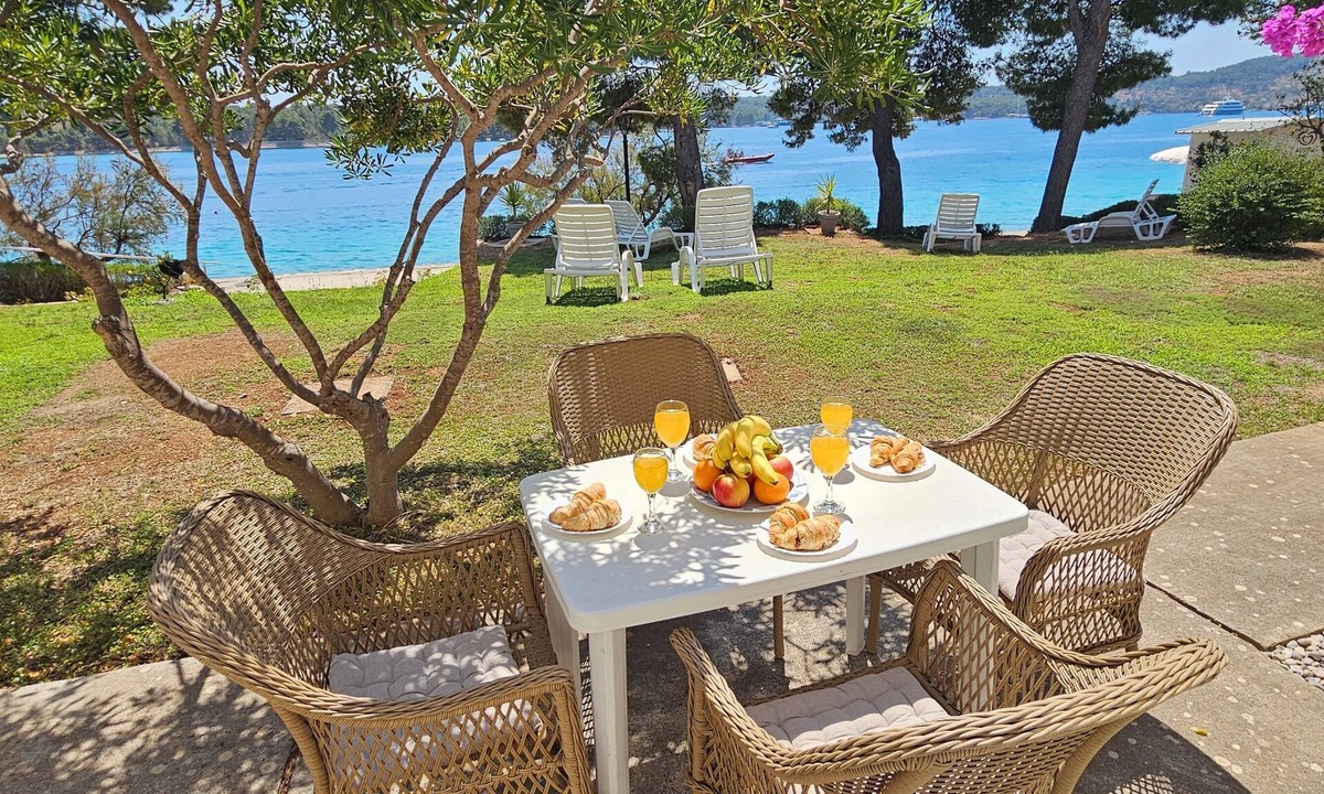 Cove Makarac (Milna) Apartment | Illyria Resort Apt 102