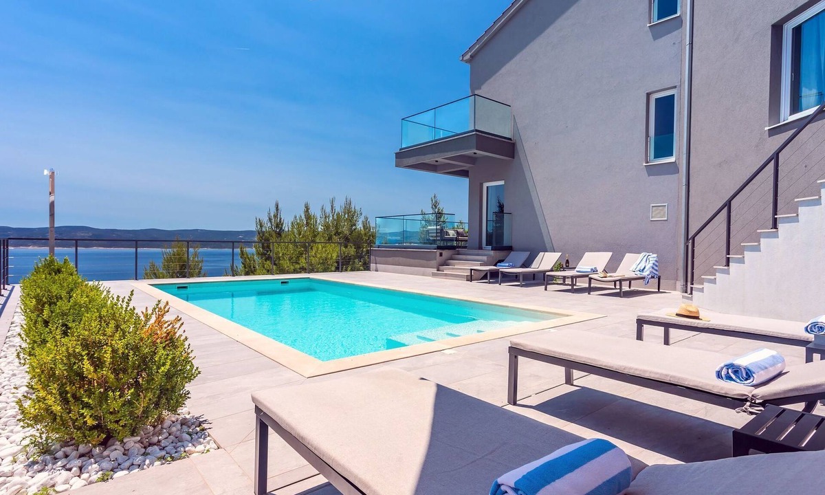 Mimice House | in Mimice mit tollem Pool und Meerblick by Interhome