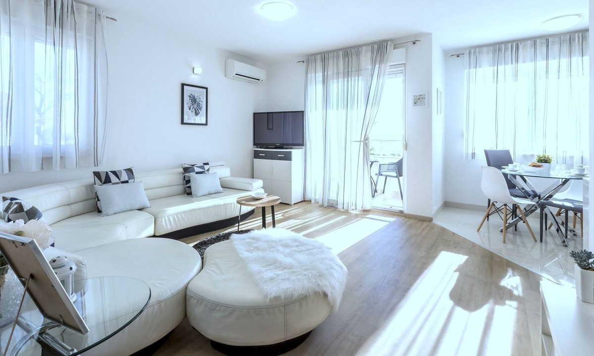 Kastel Luksic Apartment | Iris beach apartments 3