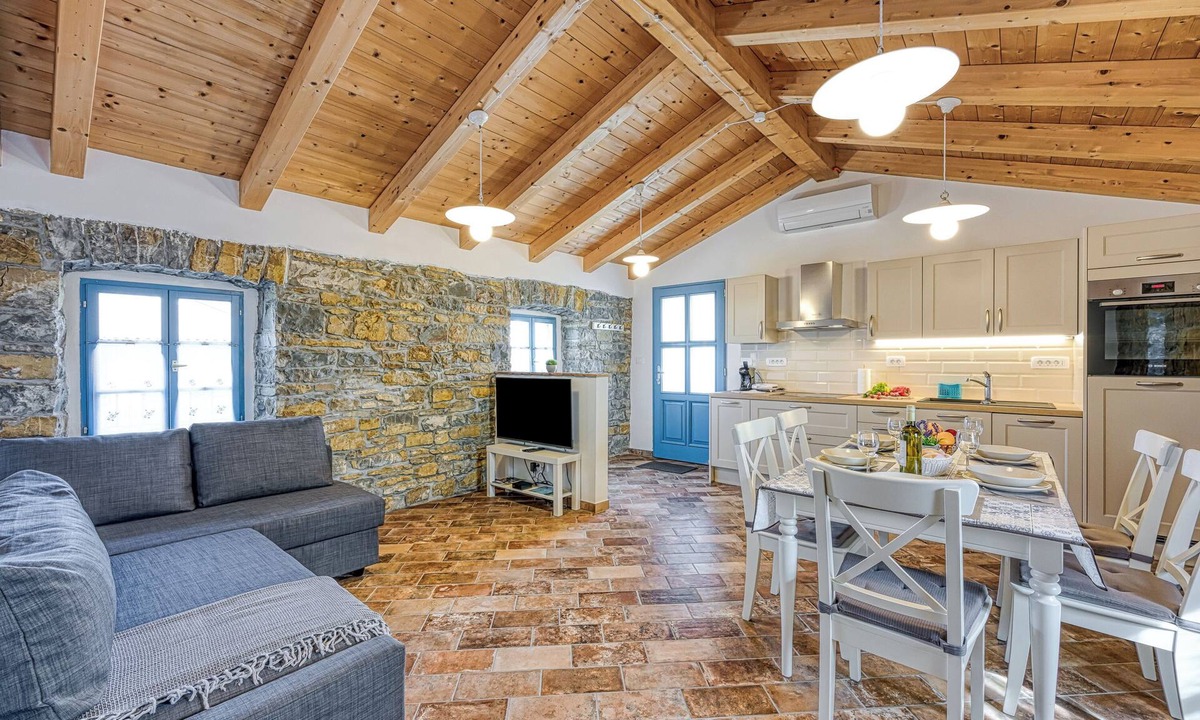 Koper Apartment | Istrian Casa Sunny Terrace APT w Sauna EV Hot tube, Koper, Slovenia