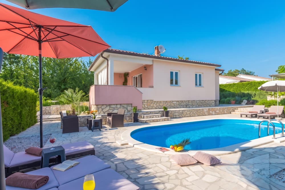 Becici House | Istrian Villa Stella for 8: Pool & Sauna, Sveti Bartul, Croatia