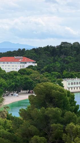 Donja luka Apartment | Just Steps to Sea Makarska