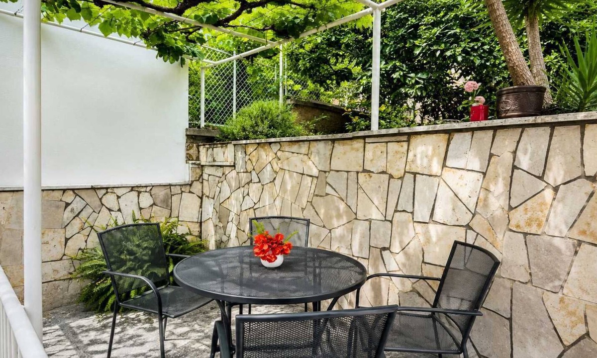 Babin Kuk Apartment | KABLAR'S SUNNY SUITES 2BR apartment with balcony