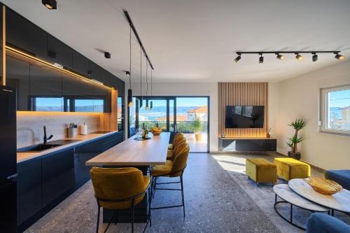 Slatine Apartment | Koleus Apartment - Sea View & Pool