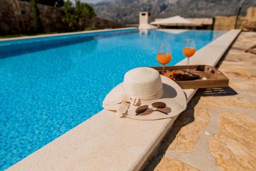 Vinjerac Villa | La Familia-Peaceful Villa, Private Pool, Sea and Velebit View