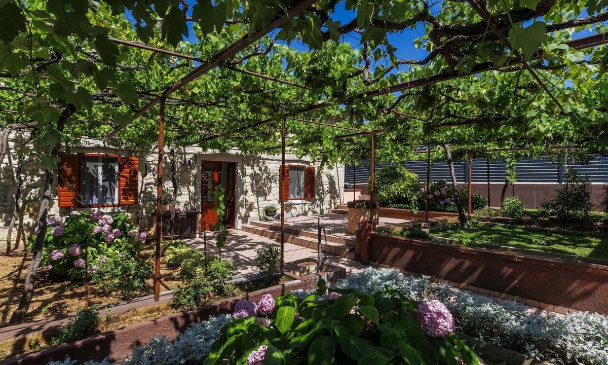Sveta Marina House | Lado Mediterraneo by Interhome