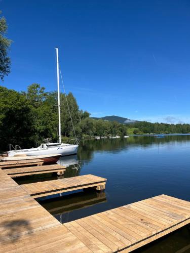 Kocevje Apartment | Lakeside Holiday Home Kočevje - BBQ & FREE Parking