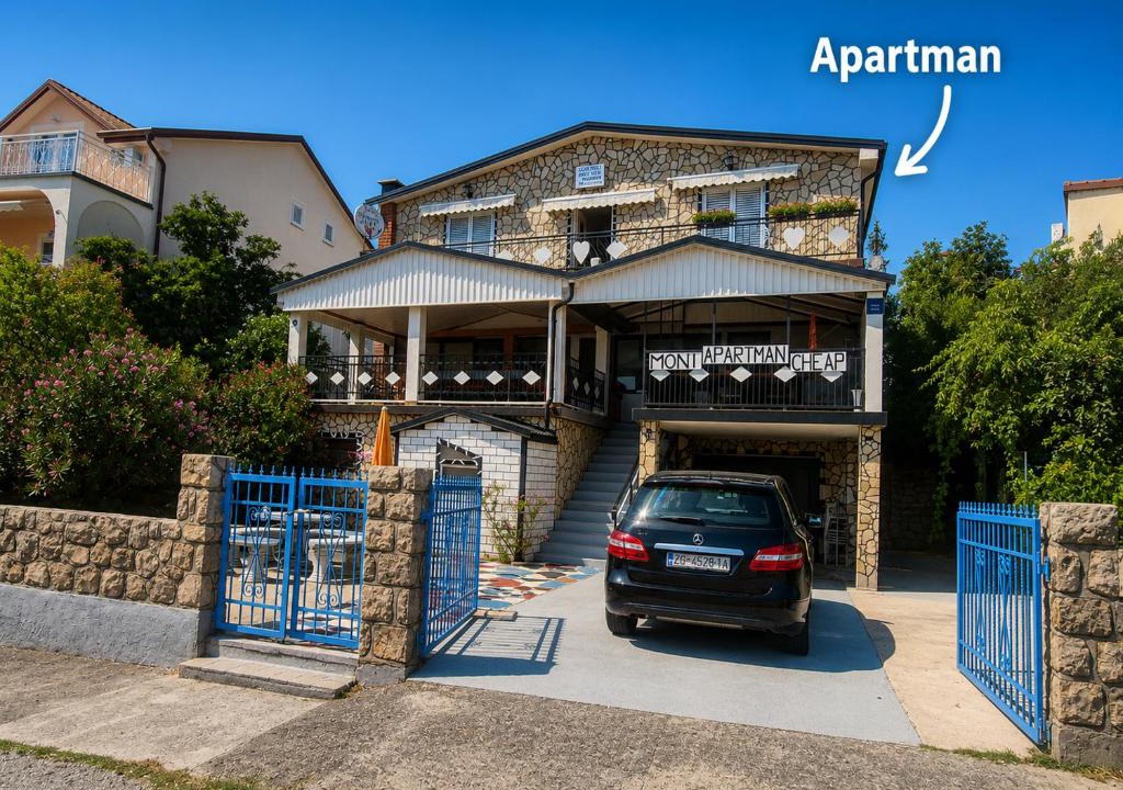 Karlobag Apartment | Large 4-Bedroom Apartment with Sea View & Balcony