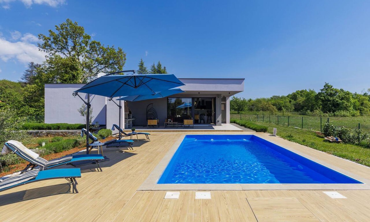 Sumber House | Lavender by Interhome