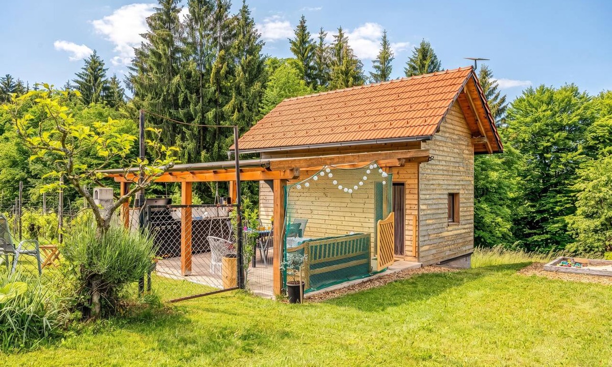 Zalec House | Lodge Trtinka/w Terrace & BBQ in Nature, Žalec, Slovenia