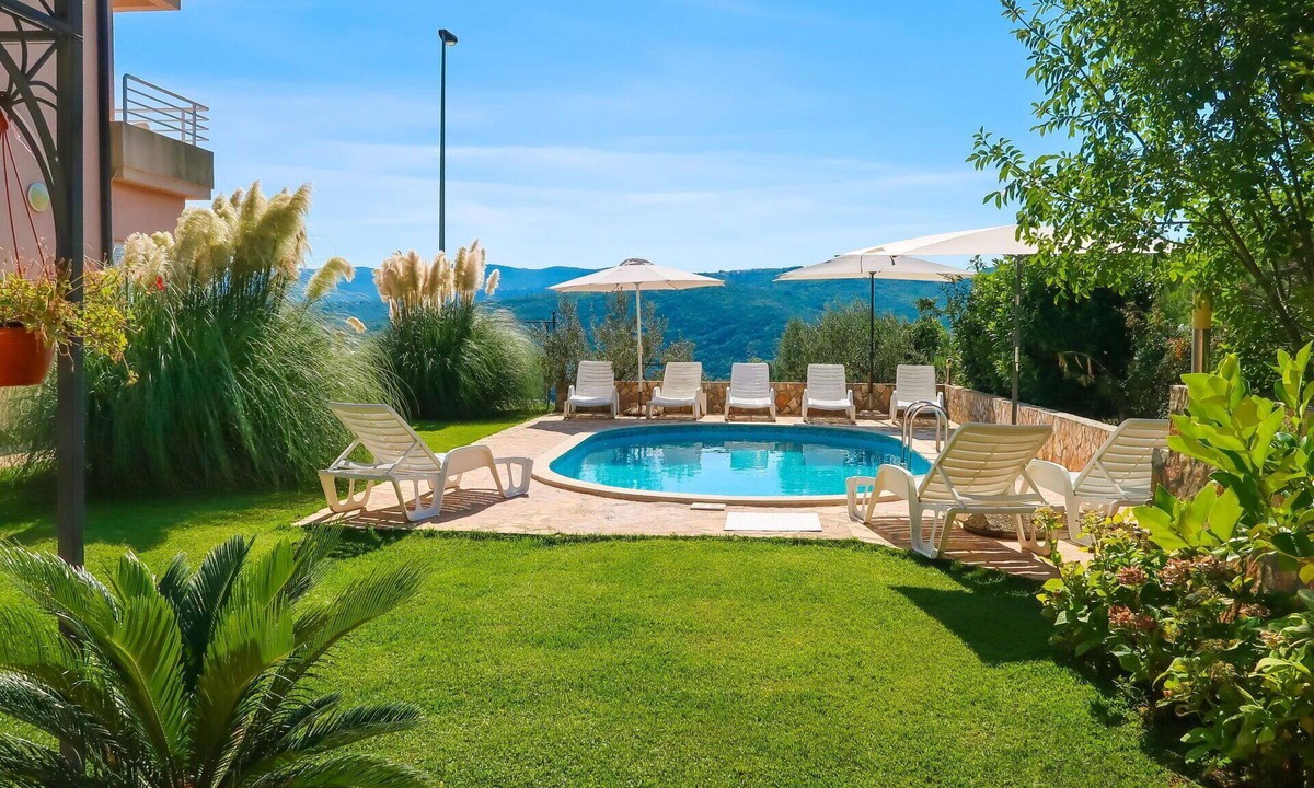 Rabac Apartment | Lovely apartment for 4 guests with pool, WIFI, A/C, TV, terrace and pets allowed