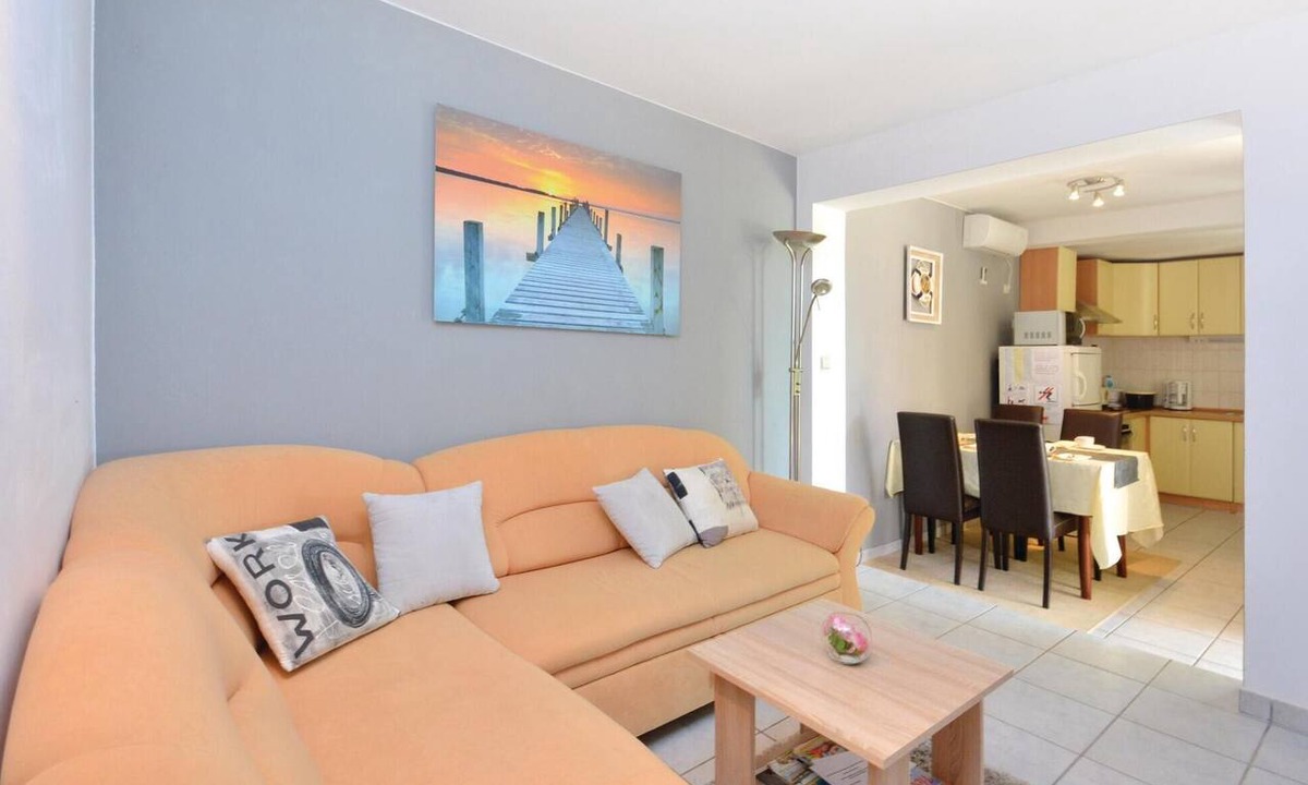 Okrug Gornji Apartment | Lovely apartment in Okrug Gornji