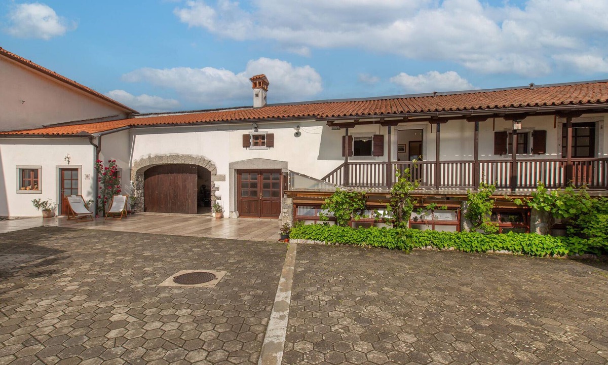 Matavun Apartment | Lovely apartment in Divaca with WiFi