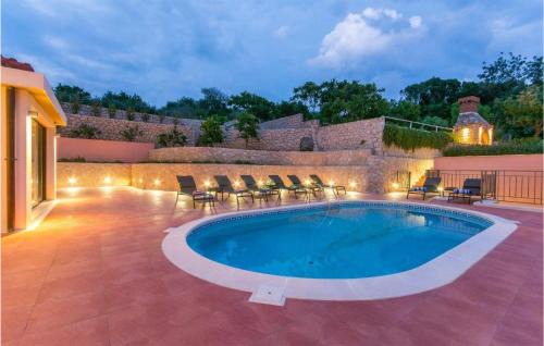 Molunat Apartment | Lovely Apartment In Molunat With Wifi