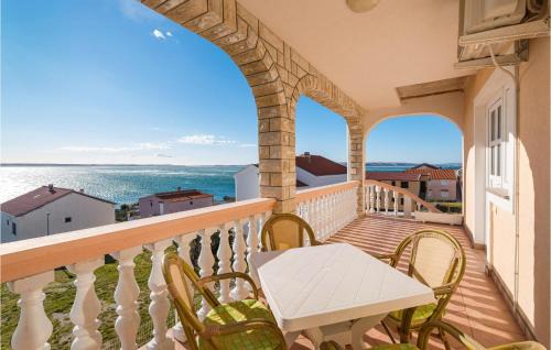Rtina Apartment | Lovely Apartment In Rtina With Wifi