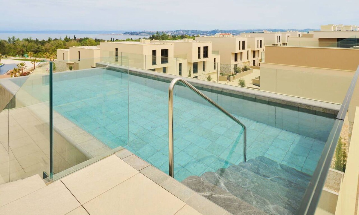 Savudrija House | Lovely apartment in villa for 8 people with hot tub, WIFI, pool, A/C, TV and terrace