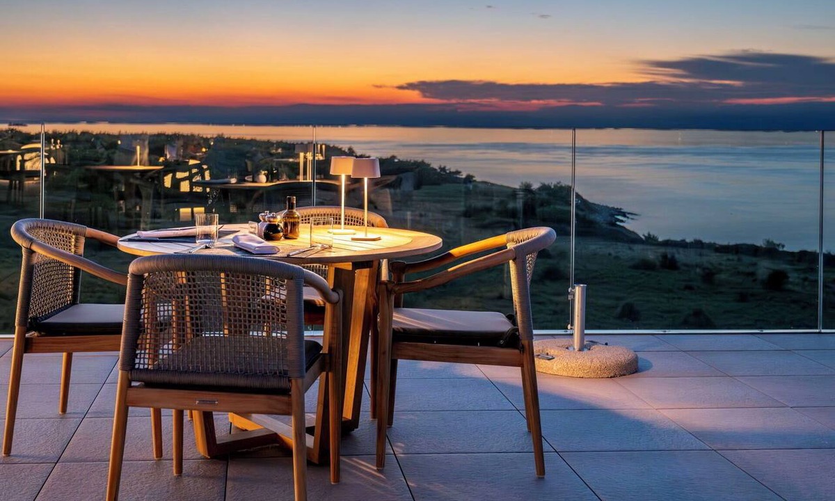 Savudrija House | Lovely apartment in villa for 8 people with pool, A/C, hot tub, WIFI, TV and terrace