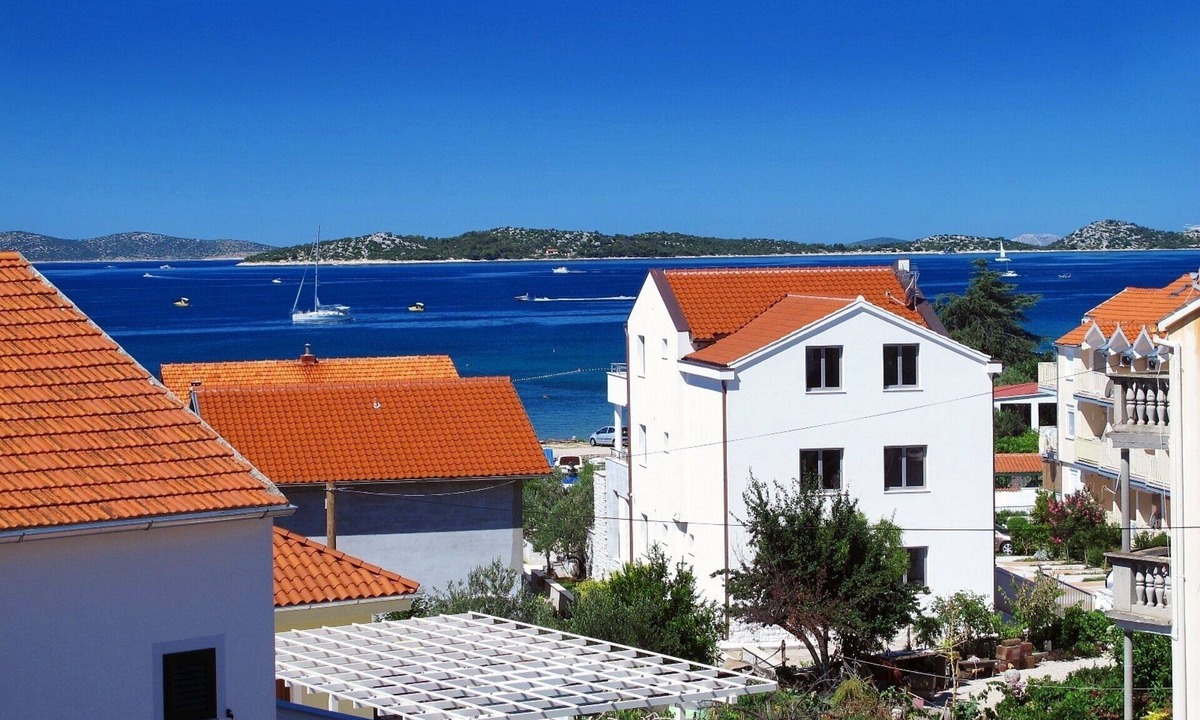 Srima Apartment | Lovely apartment in Vodice/Srima w/sea view - 80 m from the beach air-con, wifi