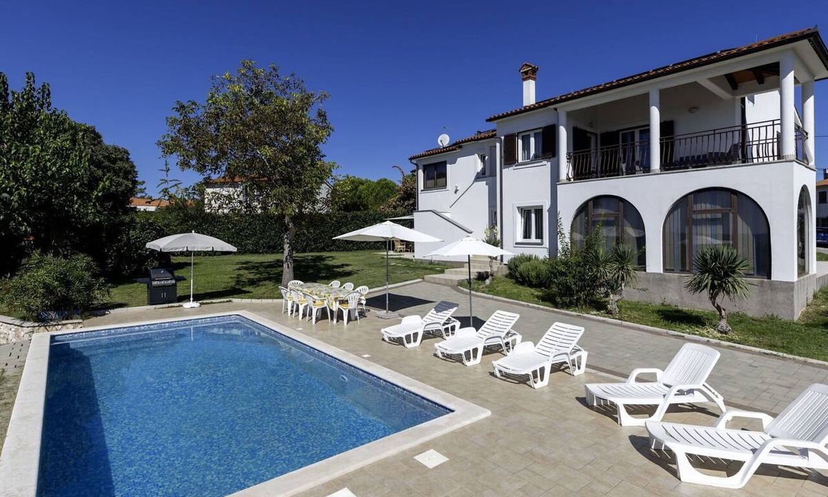 Topid Apartment | Lovely apartment with A/C, WIFI, private pool, TV, terrace, pets allowed and panoramic view