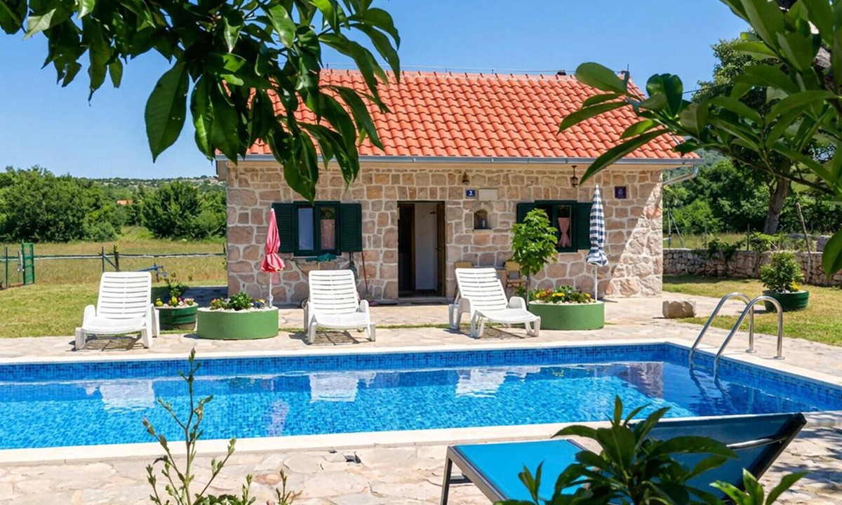 Ruzic House | Lovely home in Gradac